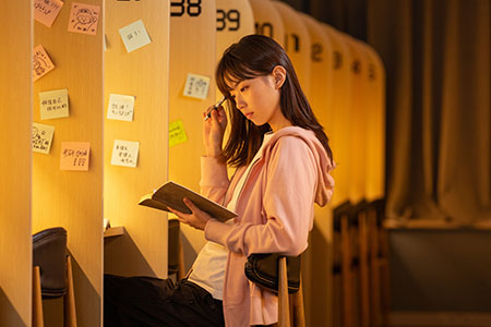 ���B��W���о������C������